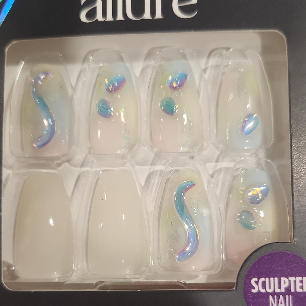 Kiss Gel Fantasy Allure Sculpted Nails with Cream and Blue Accents - Picture 2 of 4